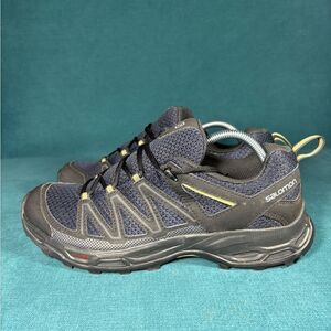 Size 10 - Men’s Salomon pathfinder shoes
